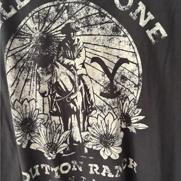 2 Graphic Tees Womens Large Yellowstone And Electric Pink - Picture 8 of 8